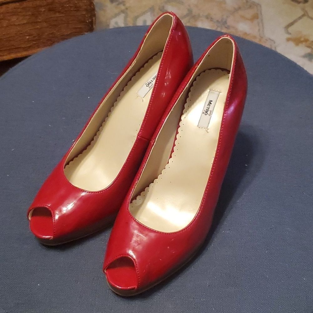 Metro7 Sassy High Heel Pumps Red Patent Leather Wood look 4"heel Open Toe Size 8
